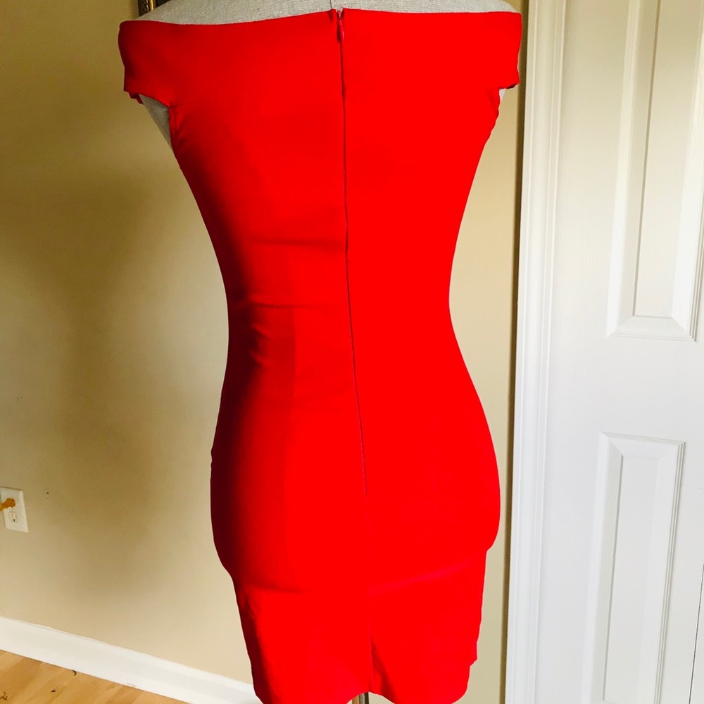 Red dress - Picture 3 of 3
